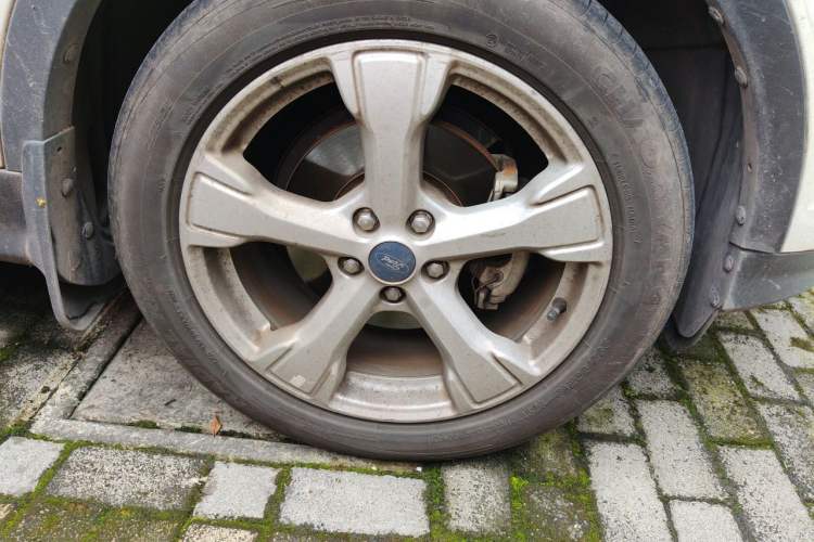 Used Ford Kuga 2018 Facelifted EcoBoost 180 Two-Wheel Drive Luxury Wing Edition Right Front Wheel Hub