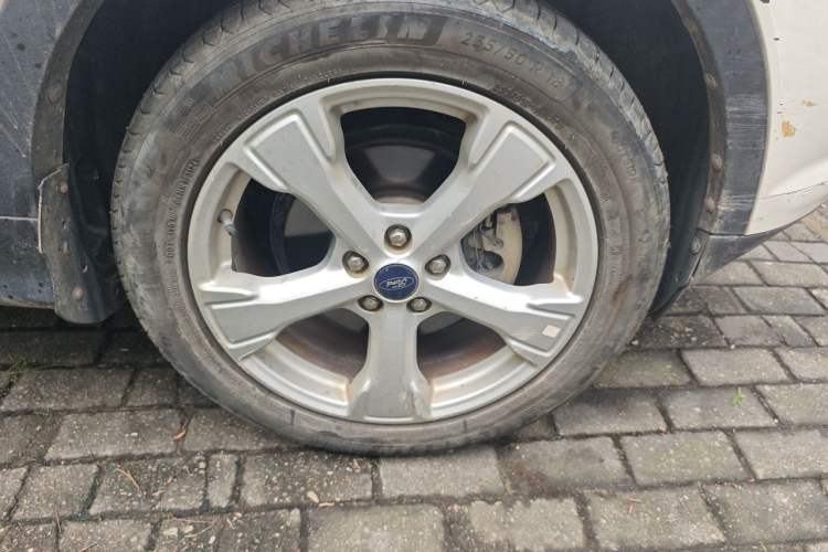 Used Ford Kuga 2018 EcoBoost 180 Two-Wheel-Drive Luxury Wing Edition Right Front Wheel Hub