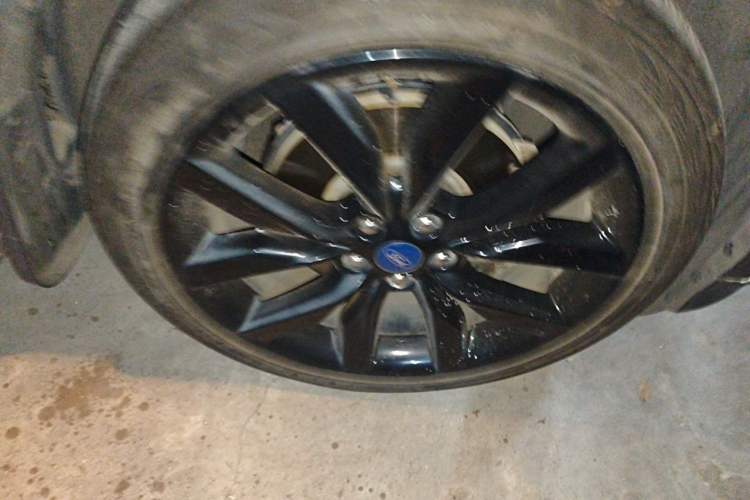 Used Ford Kuga 2018 EcoBoost 245 All-Wheel-Drive Sport Model Right Front Wheel Hub