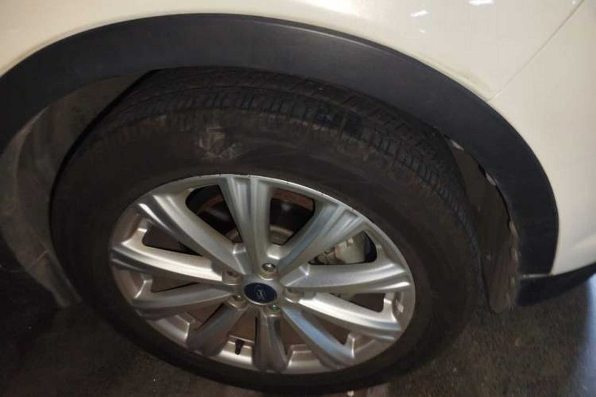Used Ford Kuga 2018 EcoBoost 180 Two-Wheel-Drive Luxury Wing Edition Right Front Wheel Hub