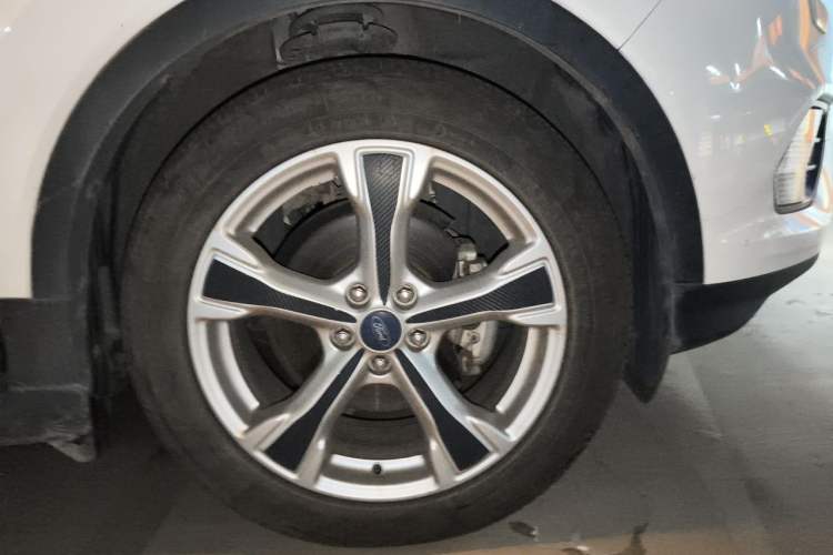 Used Ford Kuga 2018 Facelifted EcoBoost 180 Two-Wheel Drive Luxury Wing Edition Right Front Wheel Hub