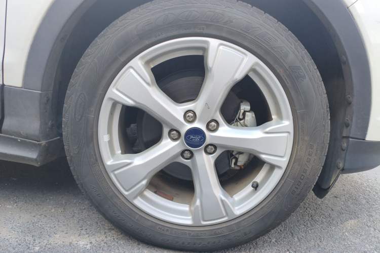 Used Ford Kuga 2018 EcoBoost 180 Two-Wheel-Drive Luxury Wing Edition Right Front Wheel Hub