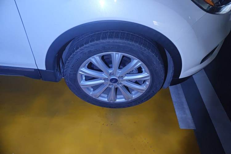 Used Ford Kuga 2018 EcoBoost 180 Two-Wheel-Drive Luxury Wing Edition Right Front Wheel Hub