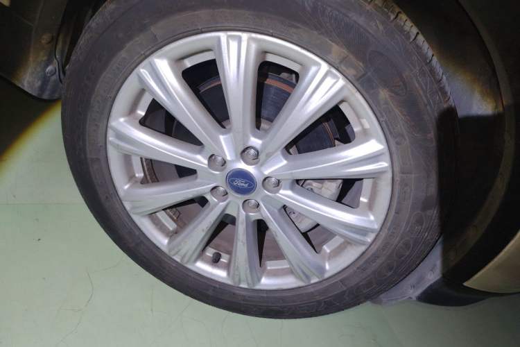 Used Ford Kuga 2018 EcoBoost 245 Four-Wheel Drive Luxury Wing Model Right Front Wheel Hub
