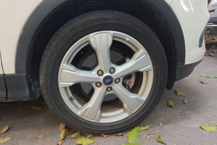 Used Ford Kuga 2018 EcoBoost 180 Two-Wheel-Drive Platinum Edition Right Front Wheel Hub