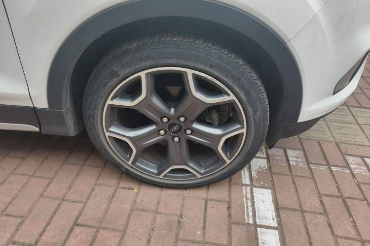 Used Ford Kuga 2018 EcoBoost 180 Two-Wheel-Drive Cognac Special Edition Right Front Wheel Hub