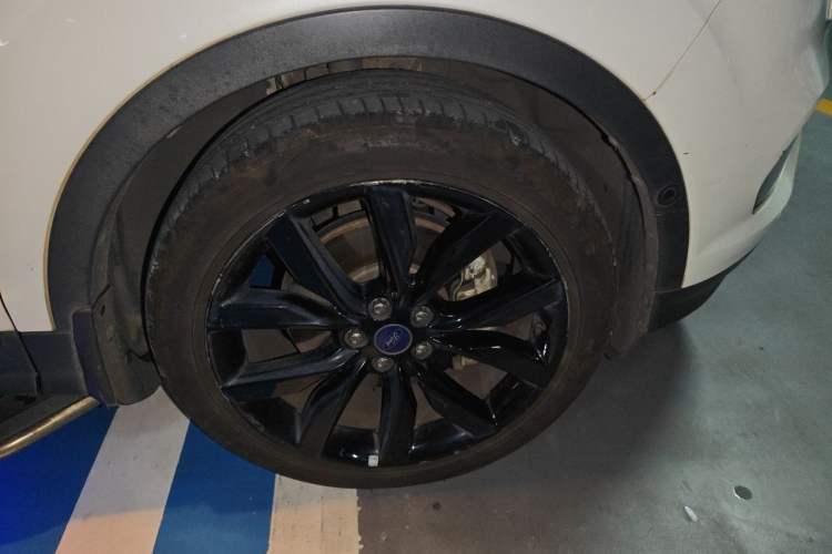 Used Ford Kuga 2018 Facelift EcoBoost 245 All-Wheel-Drive Sport Model Right Front Wheel Hub