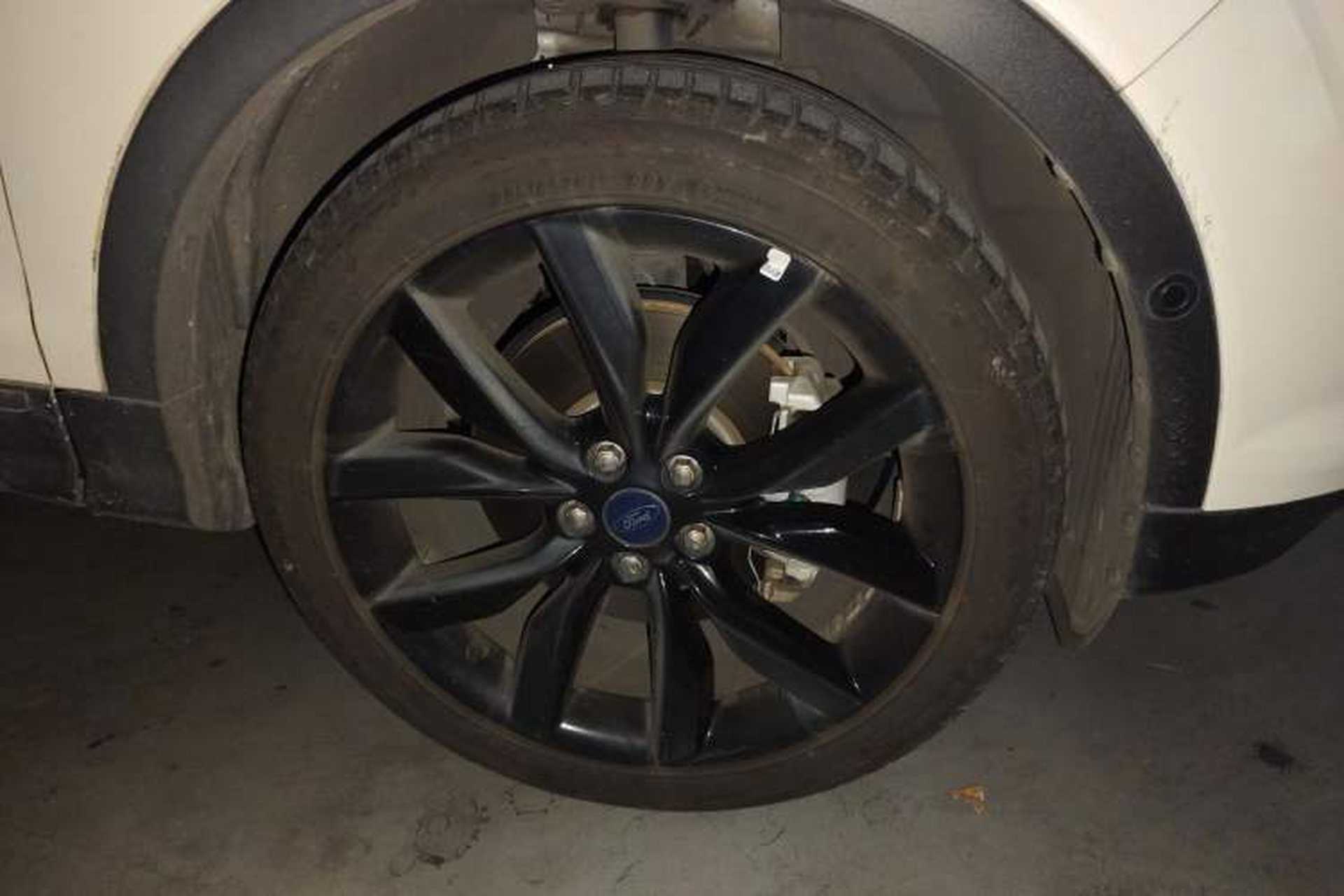 Used Ford Kuga 2018 EcoBoost 245 All-Wheel-Drive Sport Model Right Front Wheel Hub