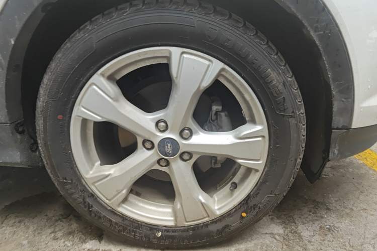 Used Ford Kuga 2018 EcoBoost 180 Two-Wheel-Drive Platinum Edition Right Front Wheel Hub