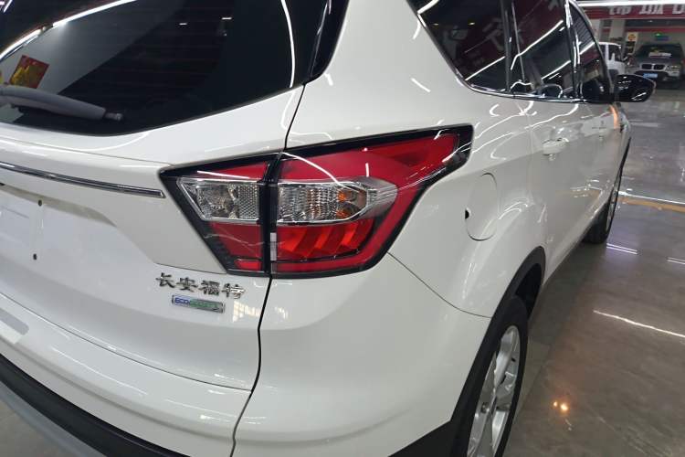 Used Ford Kuga 2018 EcoBoost 180 Two-Wheel-Drive Luxury Wing Edition Right Rear Taillight