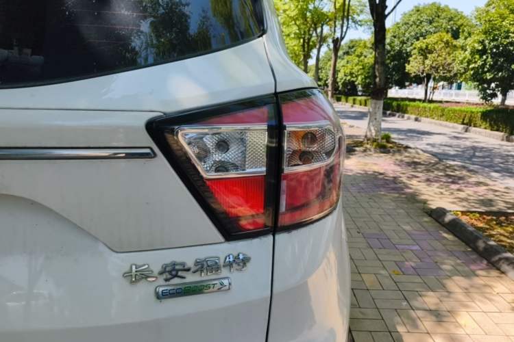 Used Ford Kuga 2018 EcoBoost 180 Two-Wheel-Drive Luxury Wing Edition Right Rear Taillight