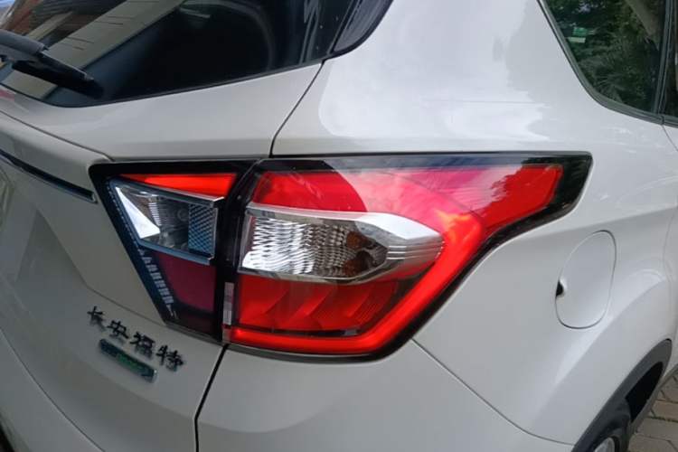 Used Ford Kuga 2018 Facelifted EcoBoost 180 Two-Wheel Drive Luxury Wing Edition Right Rear Taillight