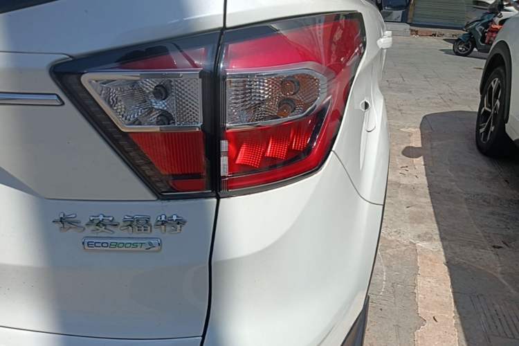 Used Ford Kuga 2018 EcoBoost 180 Two-Wheel-Drive Platinum Edition Right Rear Taillight