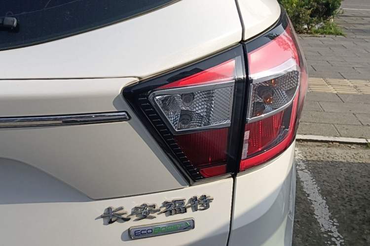 Used Ford Kuga 2018 EcoBoost 180 Two-Wheel-Drive Platinum Edition Right Rear Taillight