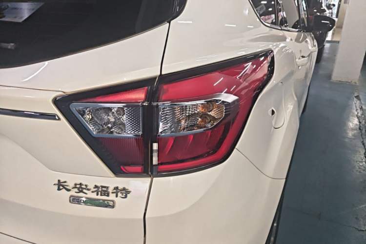 Used Ford Kuga 2018 Facelifted EcoBoost 180 Two-Wheel Drive Luxury Wing Edition Right Rear Taillight