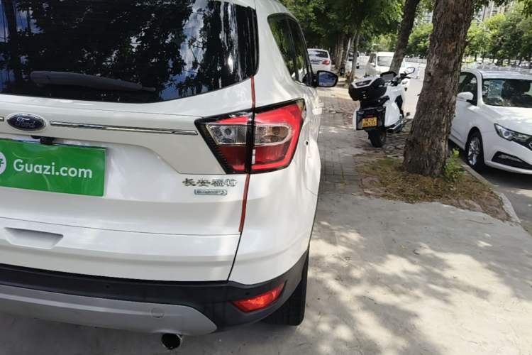 Used Ford Kuga 2018 EcoBoost 180 Two-Wheel-Drive Platinum Edition Right Rear Taillight
