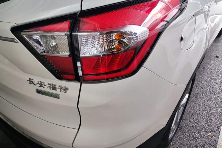 Used Ford Kuga 2018 Facelifted EcoBoost 180 Two-Wheel Drive Luxury Wing Edition Right Rear Taillight