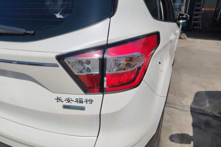 Used Ford Kuga 2018 EcoBoost 180 Two-Wheel-Drive Platinum Edition Right Rear Taillight