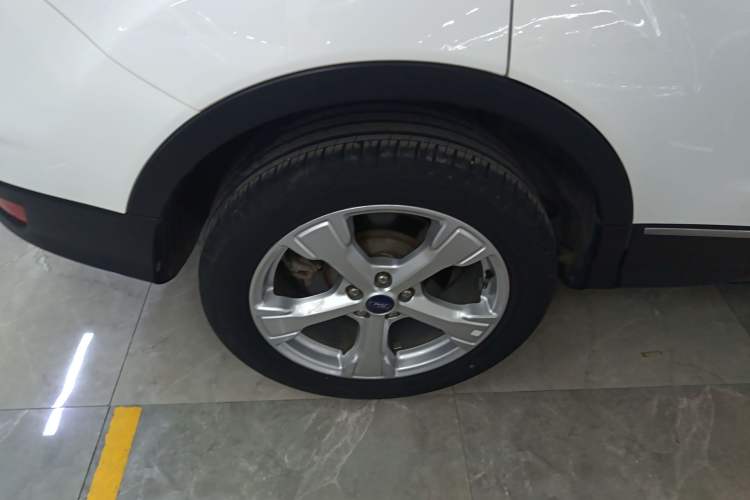 Used Ford Kuga 2018 EcoBoost 180 Two-Wheel-Drive Luxury Wing Edition Right Rear Wheel Hub