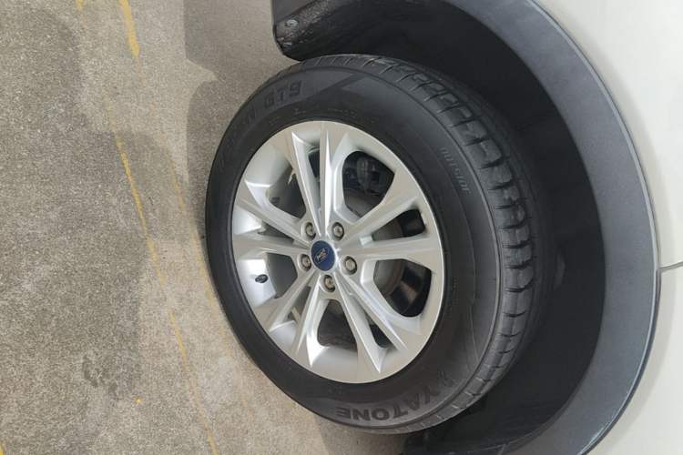 Used Ford Kuga 2018 Facelifted EcoBoost 180 Two-Wheel-Drive Platinum Wing Edition Right Rear Wheel Hub