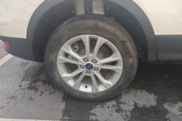Used Ford Kuga 2018 Facelifted EcoBoost 180 Two-Wheel-Drive Platinum Wing Edition Right Rear Wheel Hub