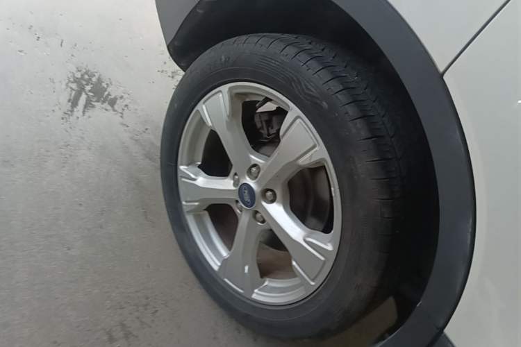 Used Ford Kuga 2018 EcoBoost 180 Two-Wheel-Drive Platinum Edition Right Rear Wheel Hub