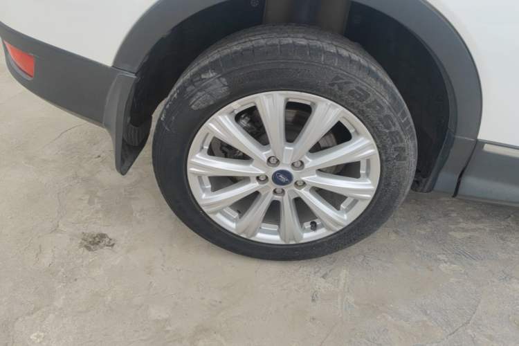 Used Ford Kuga 2018 EcoBoost 180 Two-Wheel-Drive Luxury Wing Edition Right Rear Wheel Hub