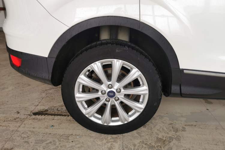 Used Ford Kuga 2018 EcoBoost 180 Two-Wheel-Drive Luxury Wing Edition Right Rear Wheel Hub