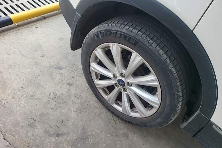 Used Ford Kuga 2018 EcoBoost 180 Two-Wheel-Drive Luxury Wing Edition Right Rear Wheel Hub