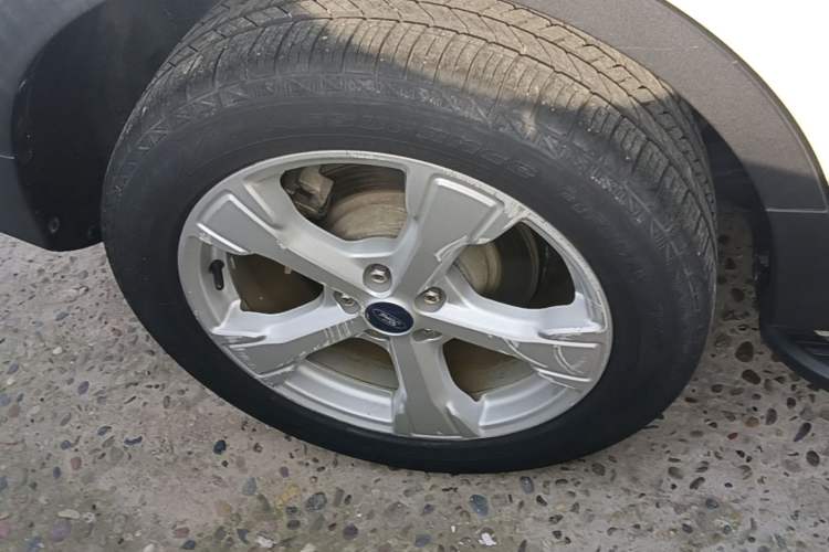 Used Ford Kuga 2018 EcoBoost 180 Two-Wheel-Drive Platinum Edition Right Rear Wheel Hub
