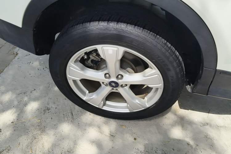 Used Ford Kuga 2018 EcoBoost 180 Two-Wheel-Drive Platinum Edition Right Rear Wheel Hub