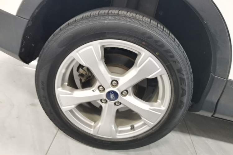 Used Ford Kuga 2018 EcoBoost 180 Two-Wheel-Drive Platinum Edition Right Rear Wheel Hub