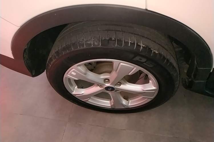 Used Ford Kuga 2018 EcoBoost 180 Two-Wheel-Drive Platinum Edition Right Rear Wheel Hub