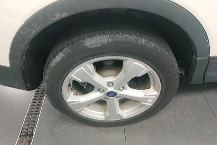 Used Ford Kuga 2018 EcoBoost 180 Two-Wheel-Drive Platinum Edition Right Rear Wheel Hub