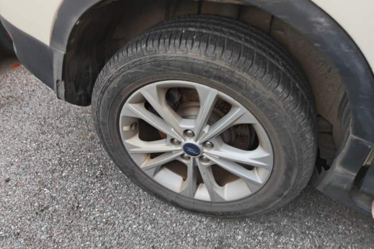 Used Ford Kuga 2018 Facelifted EcoBoost 180 Two-Wheel-Drive Platinum Wing Edition Right Rear Wheel Hub