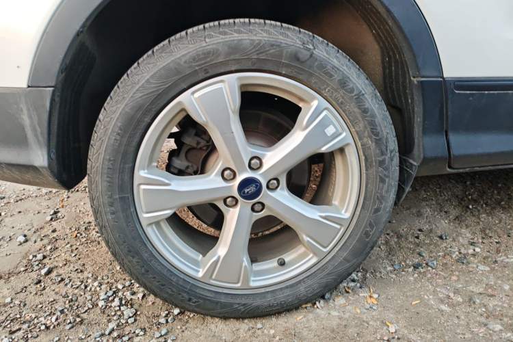 Used Ford Kuga 2018 EcoBoost 180 Two-Wheel-Drive Platinum Edition Right Rear Wheel Hub