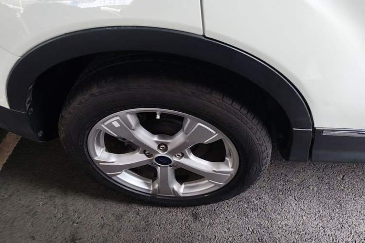 Used Ford Kuga 2018 Facelifted EcoBoost 180 Two-Wheel Drive Luxury Wing Edition Right Rear Wheel Hub