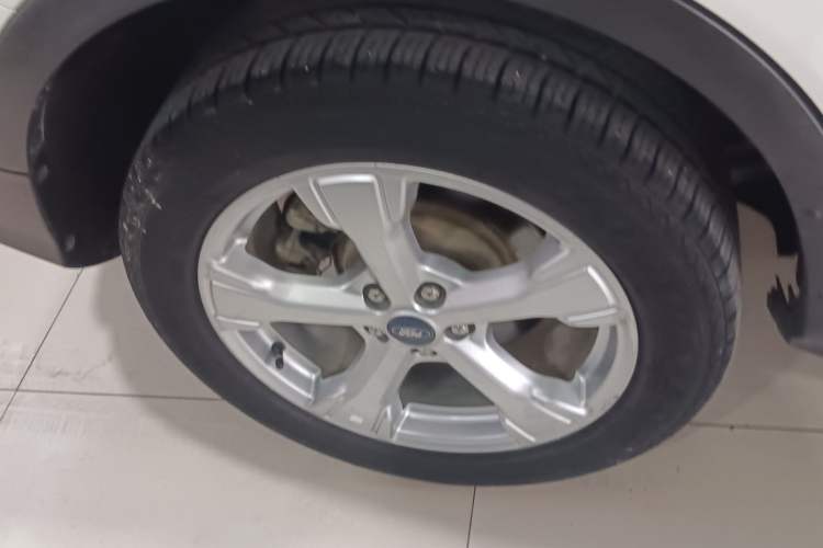 Used Ford Kuga 2018 EcoBoost 180 Two-Wheel-Drive Platinum Edition Right Rear Wheel Hub