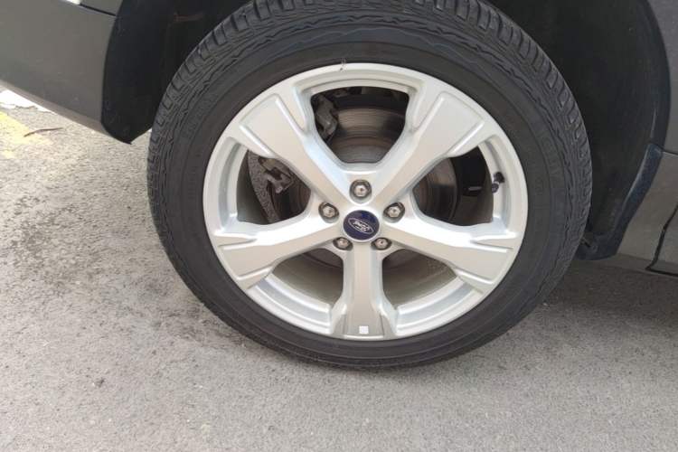 Used Ford Kuga 2018 EcoBoost 180 Two-Wheel-Drive Platinum Edition Right Rear Wheel Hub