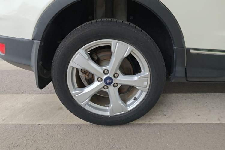 Used Ford Kuga 2018 Facelifted EcoBoost 180 Two-Wheel Drive Luxury Wing Edition Right Rear Wheel Hub