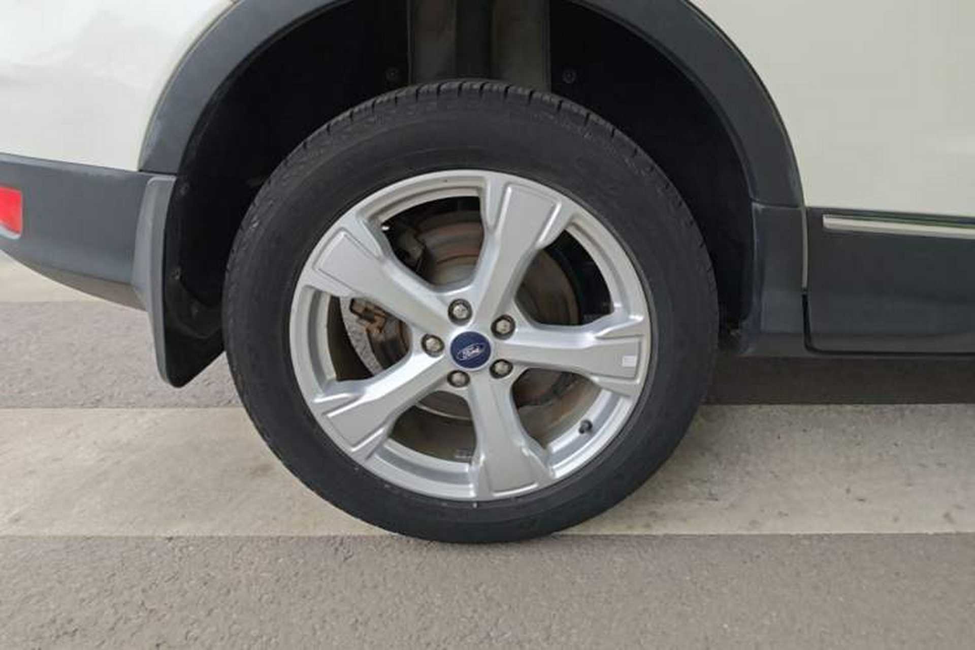 Used Ford Kuga 2018 Facelifted EcoBoost 180 Two-Wheel Drive Luxury Wing Edition Right Rear Wheel Hub