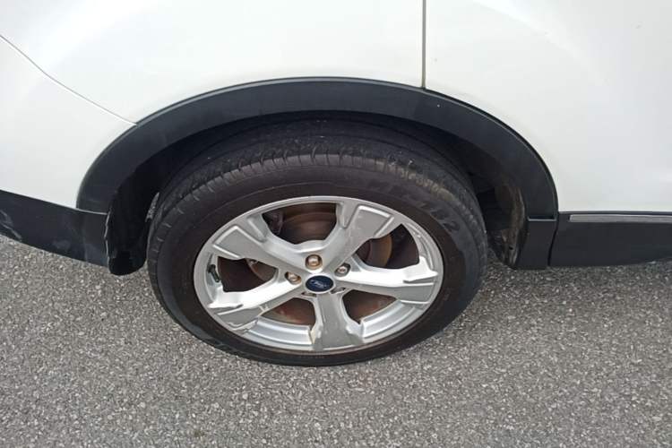 Used Ford Kuga 2018 Facelifted EcoBoost 180 Two-Wheel Drive Luxury Wing Edition Right Rear Wheel Hub