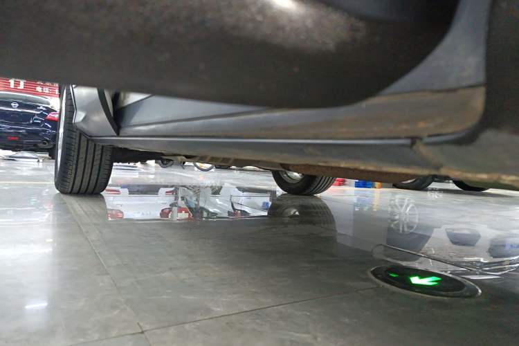 Used Ford Kuga 2018 EcoBoost 180 Two-Wheel-Drive Luxury Wing Edition Right Side Sill