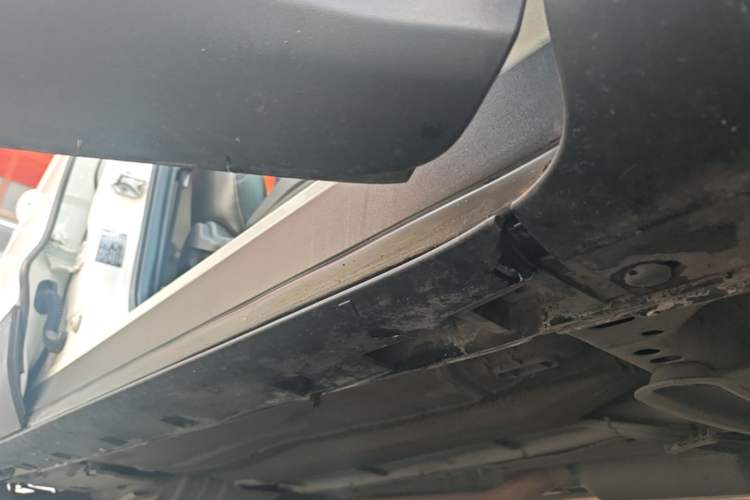 Used Ford Kuga 2018 Facelifted EcoBoost 180 Two-Wheel-Drive Platinum Wing Edition Right Side Sill