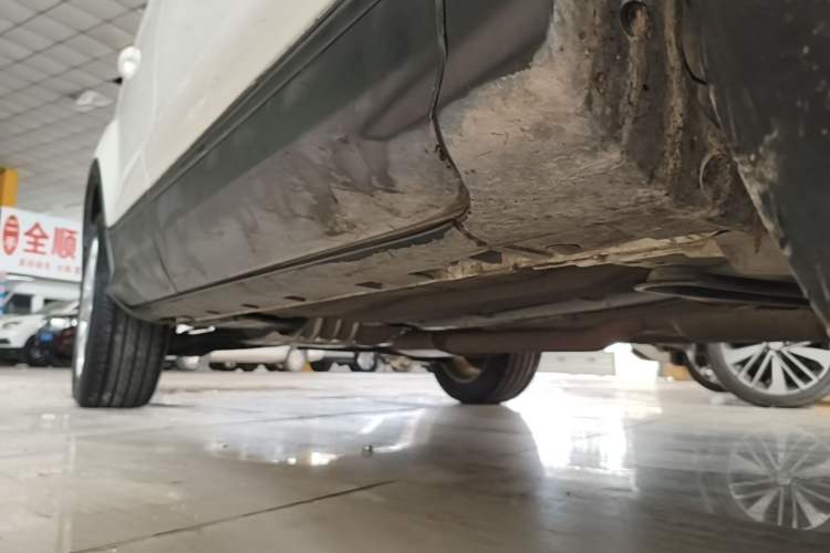 Used Ford Kuga 2018 EcoBoost 180 Two-Wheel-Drive Elite Trim Right Side Sill