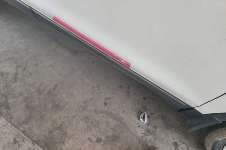 Used Ford Kuga 2018 EcoBoost 180 Two-Wheel-Drive Luxury Wing Edition Right Side Sill