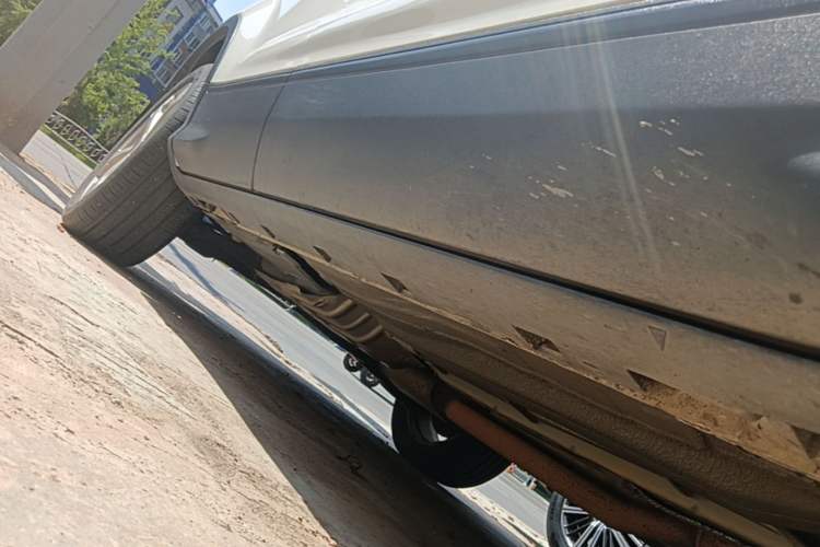 Used Ford Kuga 2018 EcoBoost 180 Two-Wheel-Drive Platinum Edition Right Side Sill