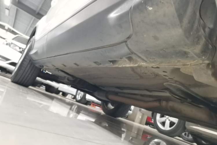 Used Ford Kuga 2018 EcoBoost 180 Two-Wheel-Drive Platinum Edition Right Side Sill