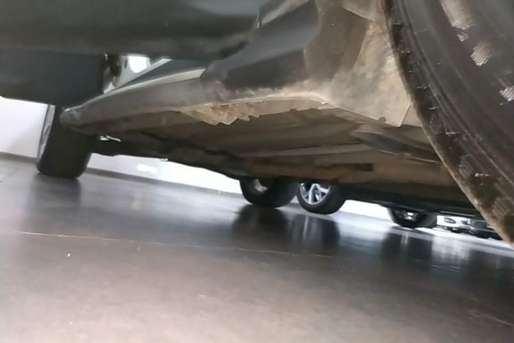 Used Ford Kuga 2018 EcoBoost 180 Two-Wheel-Drive Platinum Edition Right Side Sill