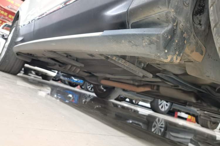 Used Ford Kuga 2018 EcoBoost 180 Two-Wheel-Drive Luxury Wing Edition Right Side Sill